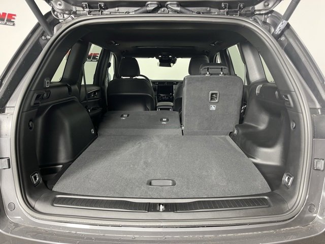 New 2025 Jeep Grand Cherokee Laredo w/ Luxury Tech Group I image 28