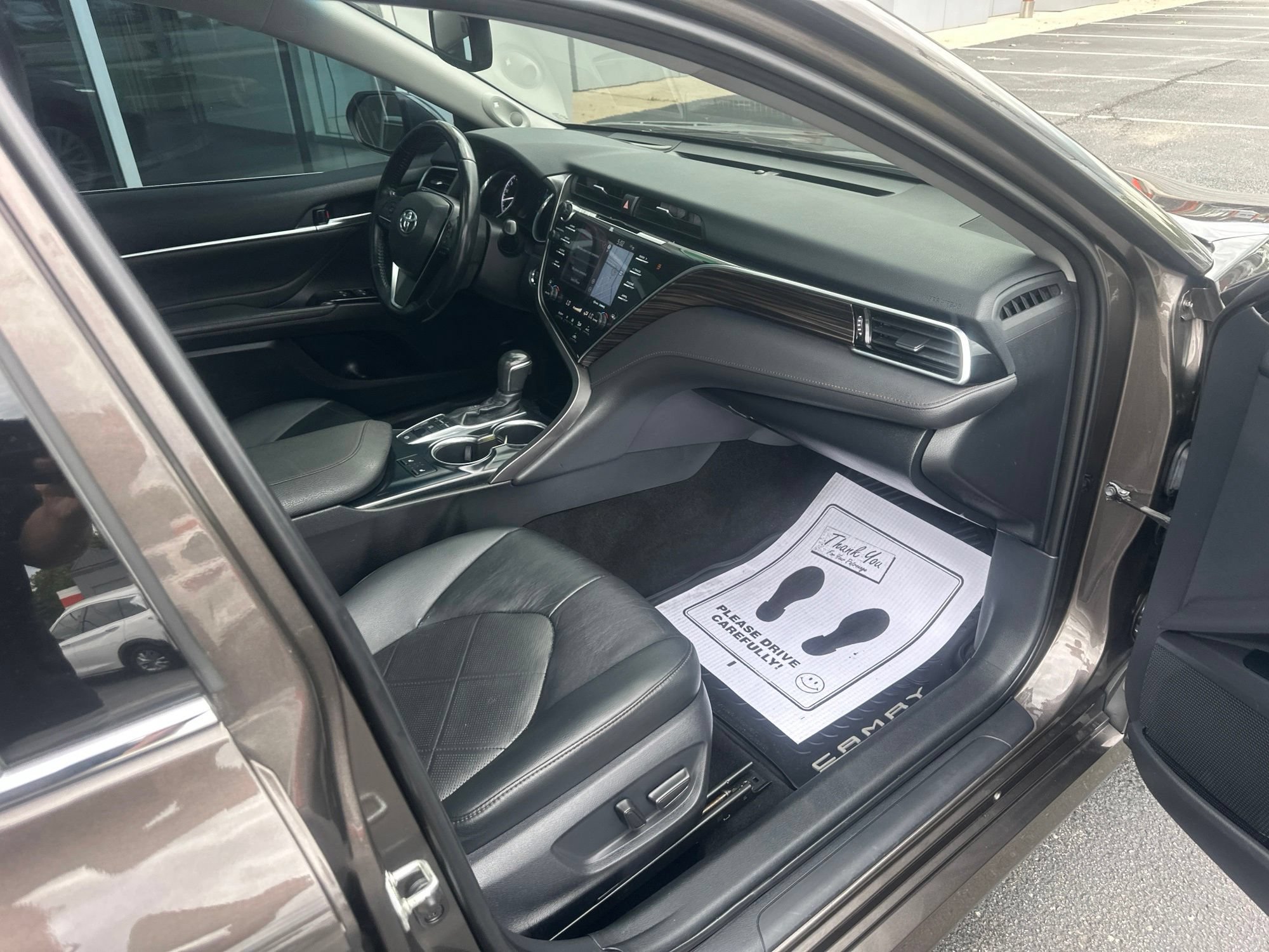 Used 2018 Toyota Camry XLE w/ Driver Assist Package FWD image 9