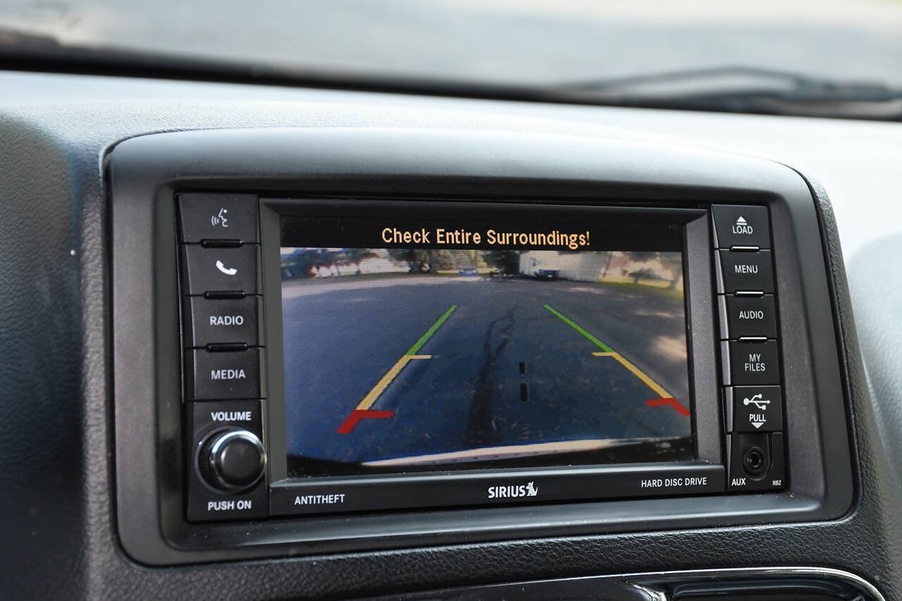 Used 2015 Chrysler Town & Country Touring-L w/ Driver Convenience Group FWD image 38