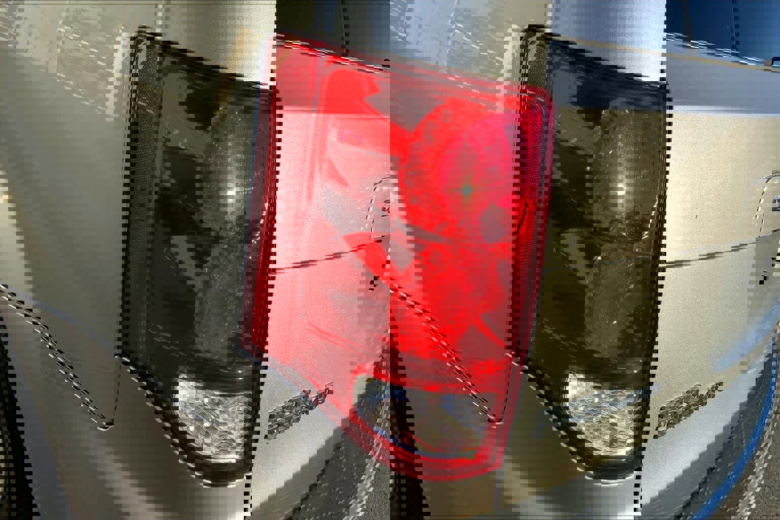 Used 2019 Dodge Grand Caravan SE w/ UConnect Hands-Free Group image 24