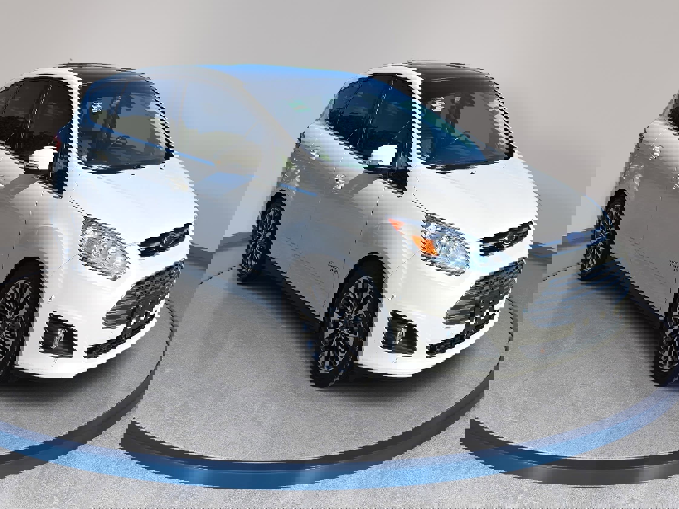 Used 2017 Ford C-MAX Titanium w/ Equipment Group 301A image 3