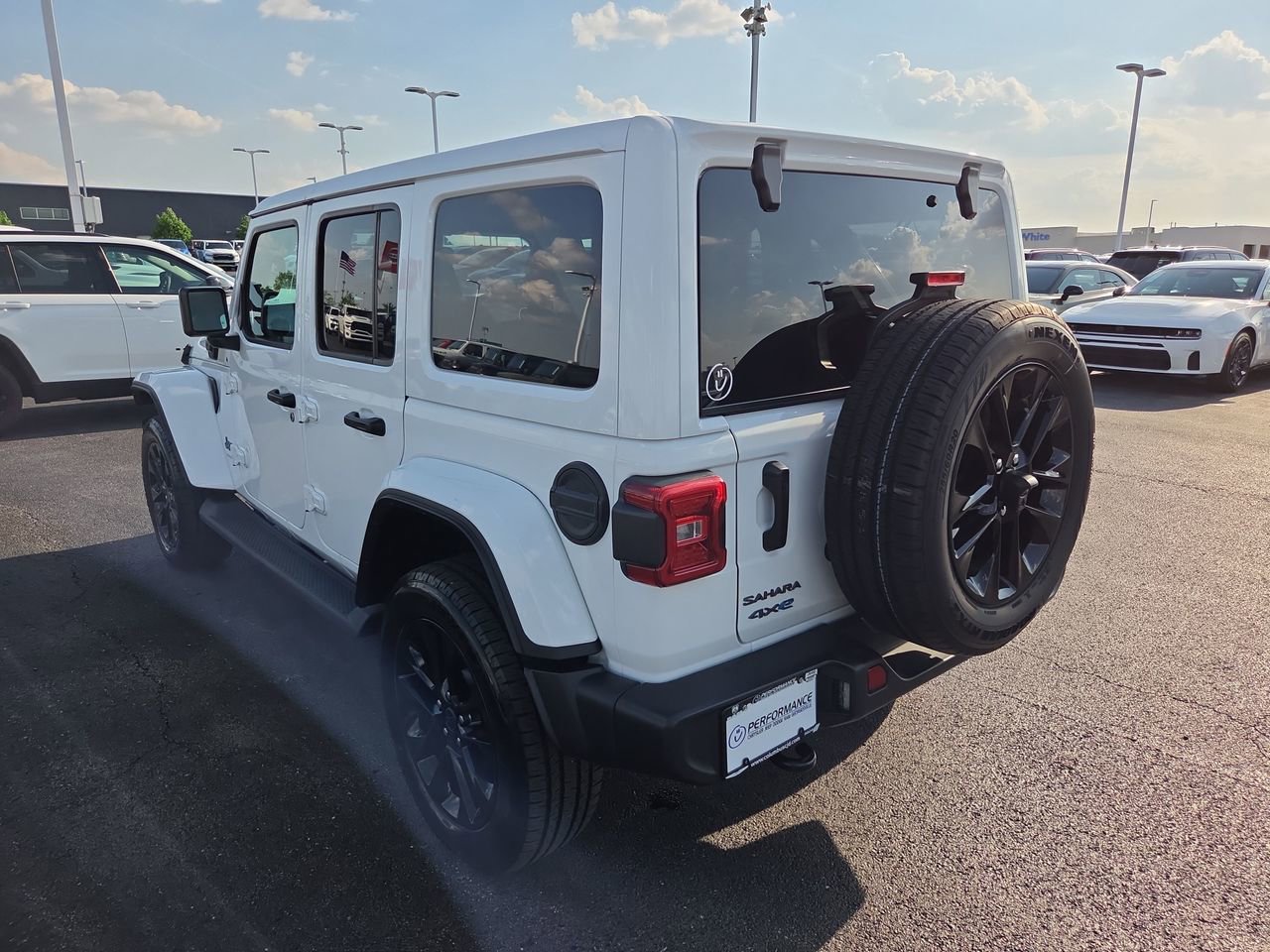 Used 2025 Jeep Wrangler Unlimited Sahara AWD/4WD image 5
