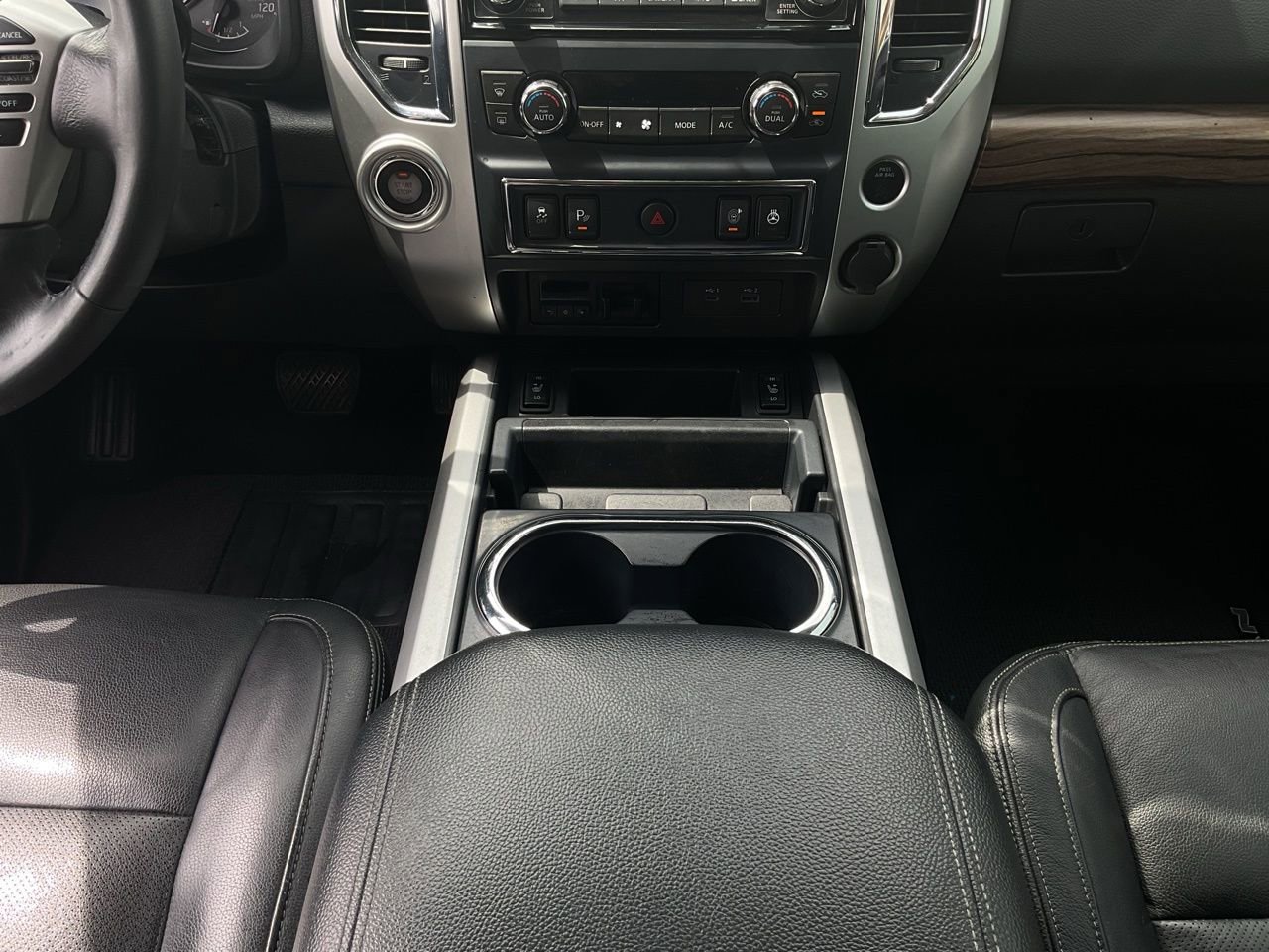 Used 2020 Nissan Titan SL w/ Moonroof Package RWD image 15