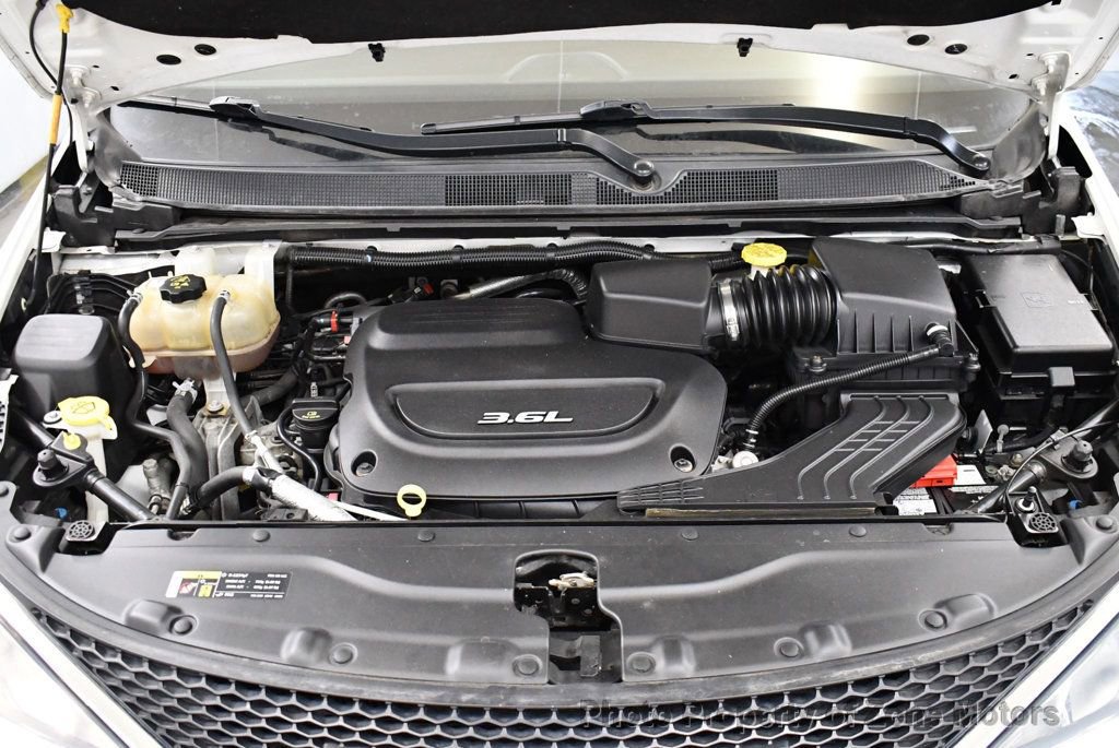 Used 2017 Chrysler Pacifica Touring-L image 50