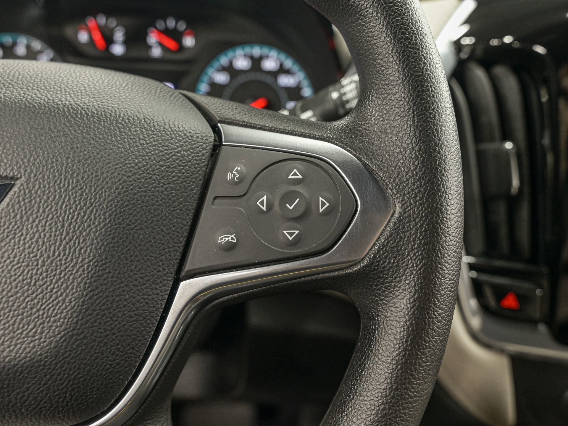 Used 2023 Chevrolet Traverse LS image 19