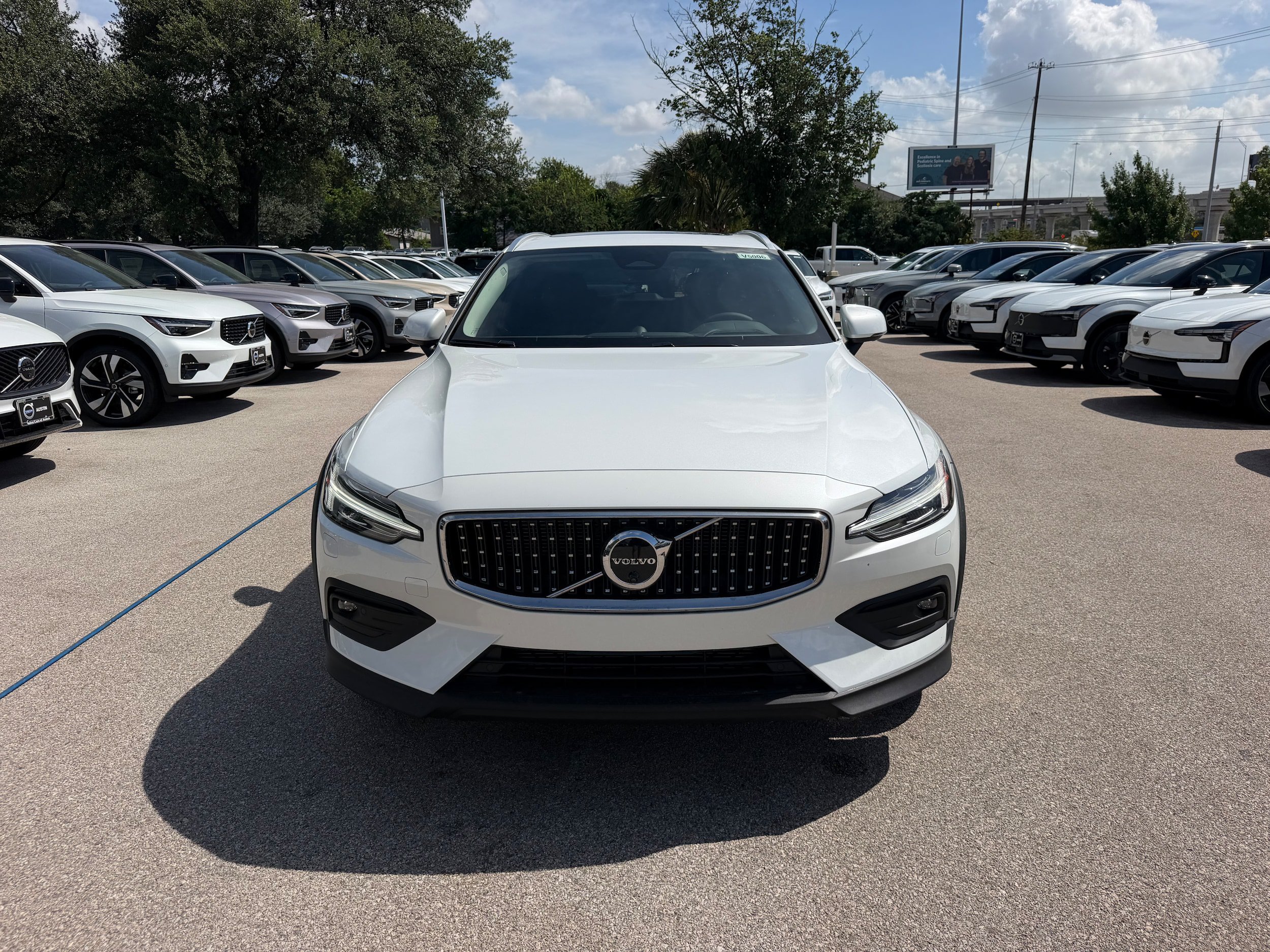 New 2026 Volvo V60 B5 Cross Country Ultra w/ Climate Package AWD/4WD image 6