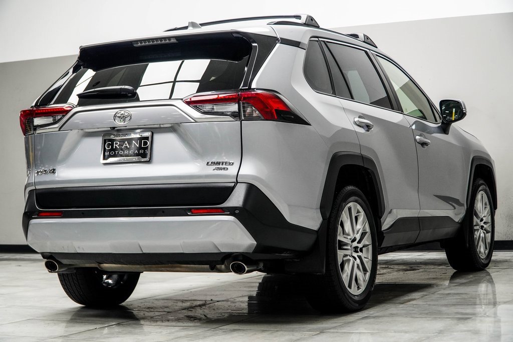 Used 2019 Toyota RAV4 Limited image 12