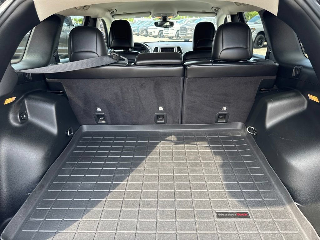 Used 2019 Jeep Cherokee Trailhawk w/ Cold Weather Group AWD/4WD image 23