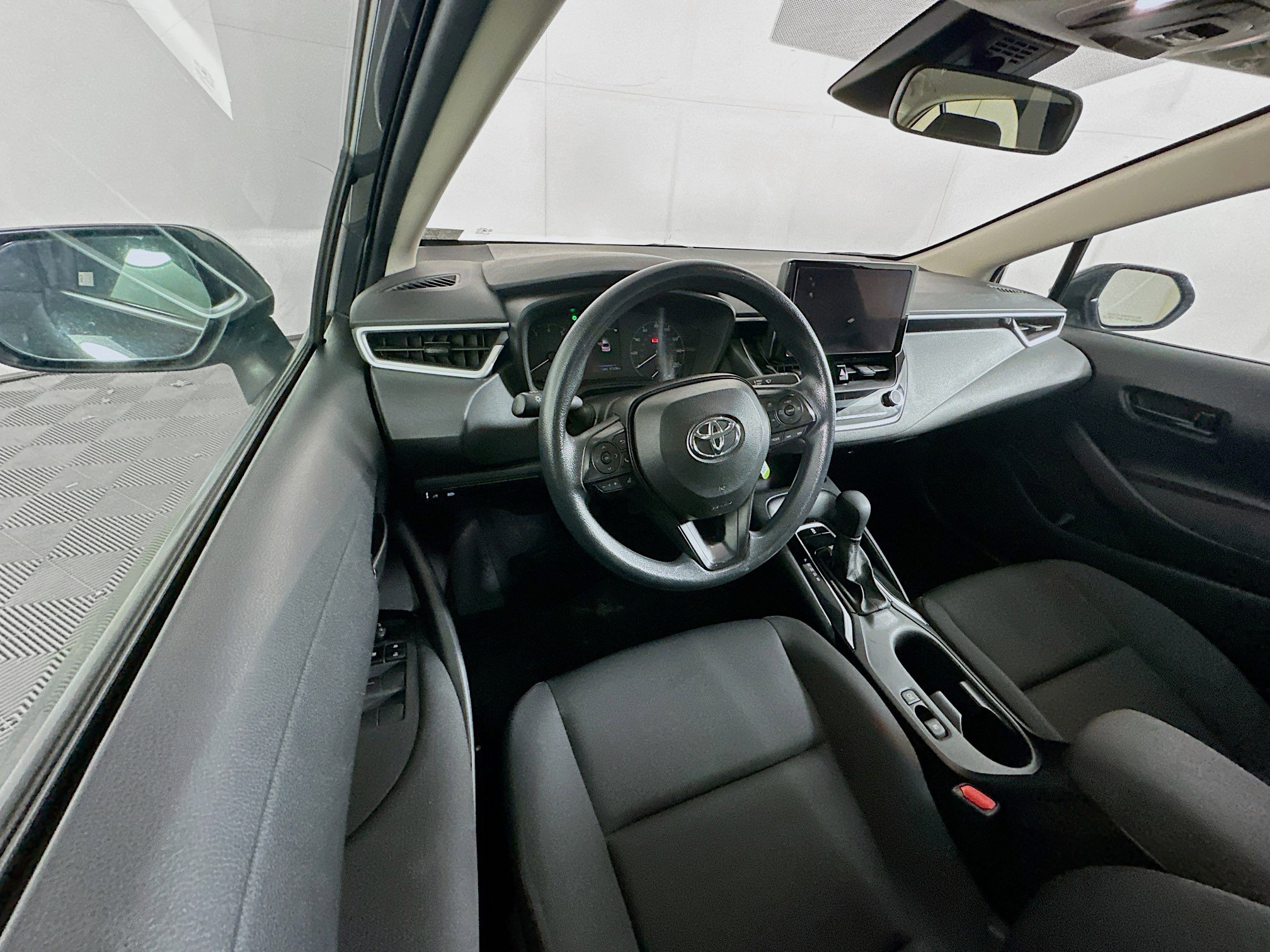 Used 2024 Toyota Corolla LE FWD image 18