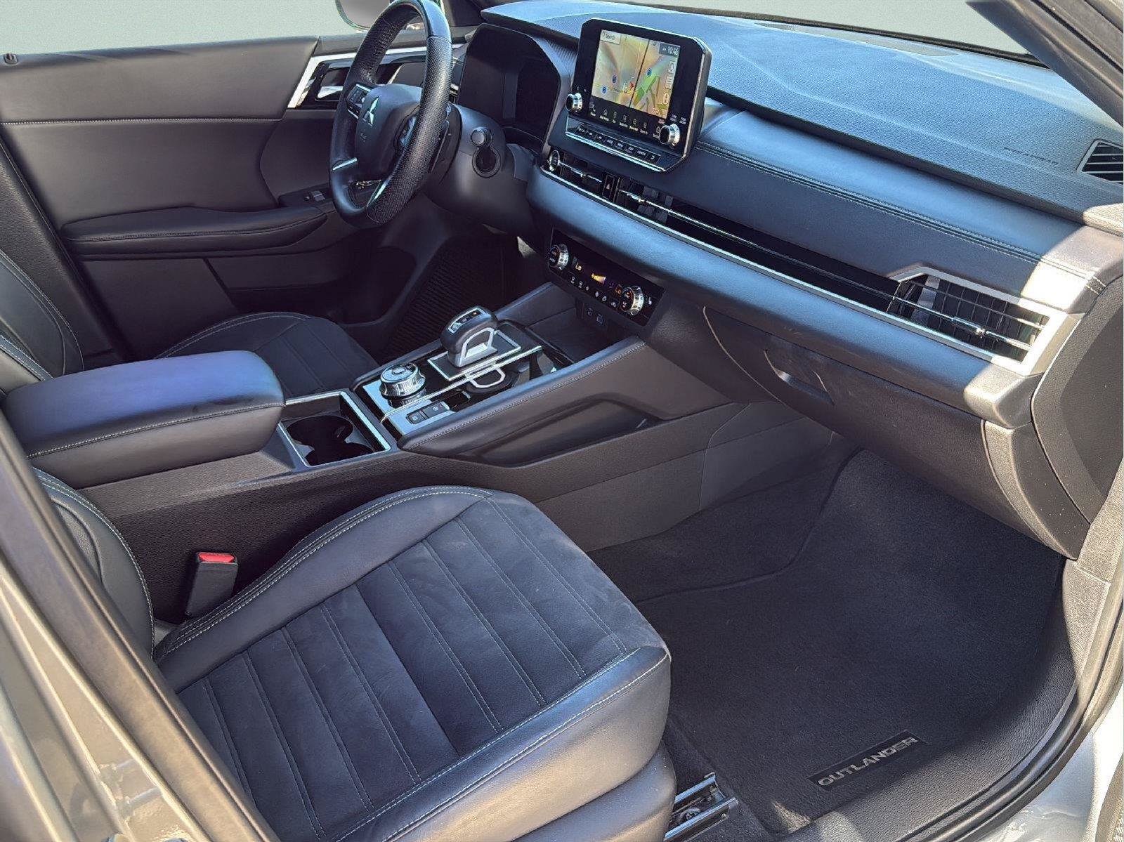 Used 2023 Mitsubishi Outlander SE Black Edition FWD image 31