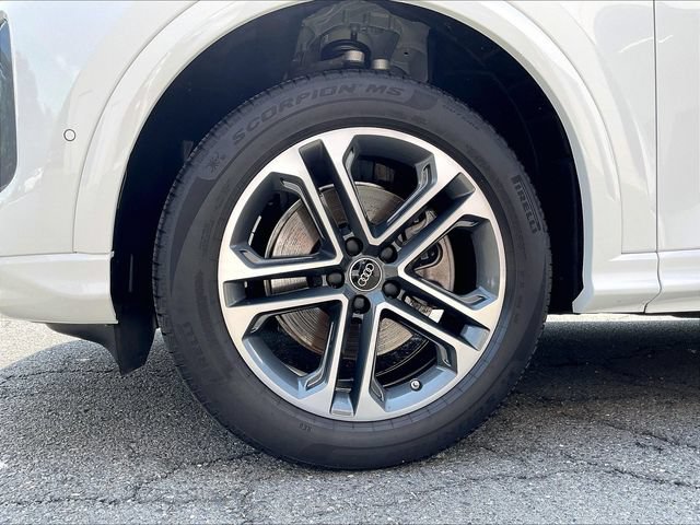Certified 2025 Audi Q5 Premium w/ Convenience Package AWD/4WD image 11