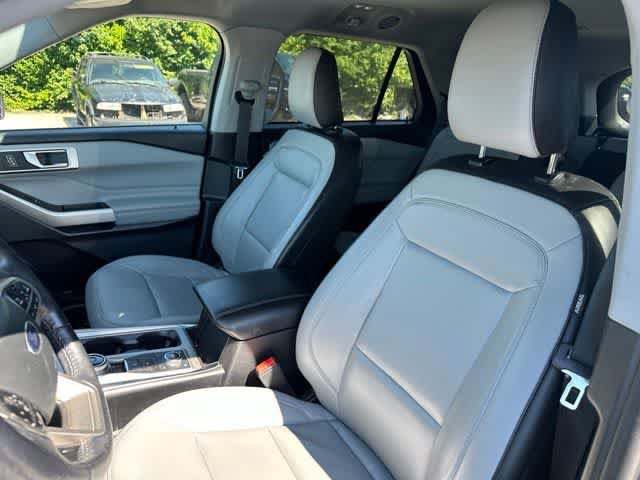 Used 2021 Ford Explorer XLT w/ Equipment Group 202A AWD/4WD image 4