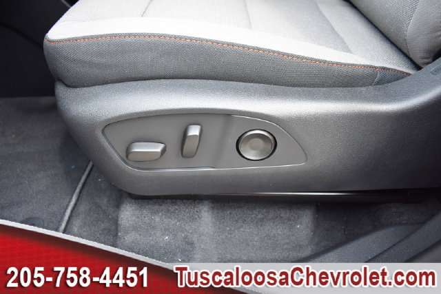 New 2027 Chevrolet Traverse LT w/ LPO, Floor Liner Package FWD image 17