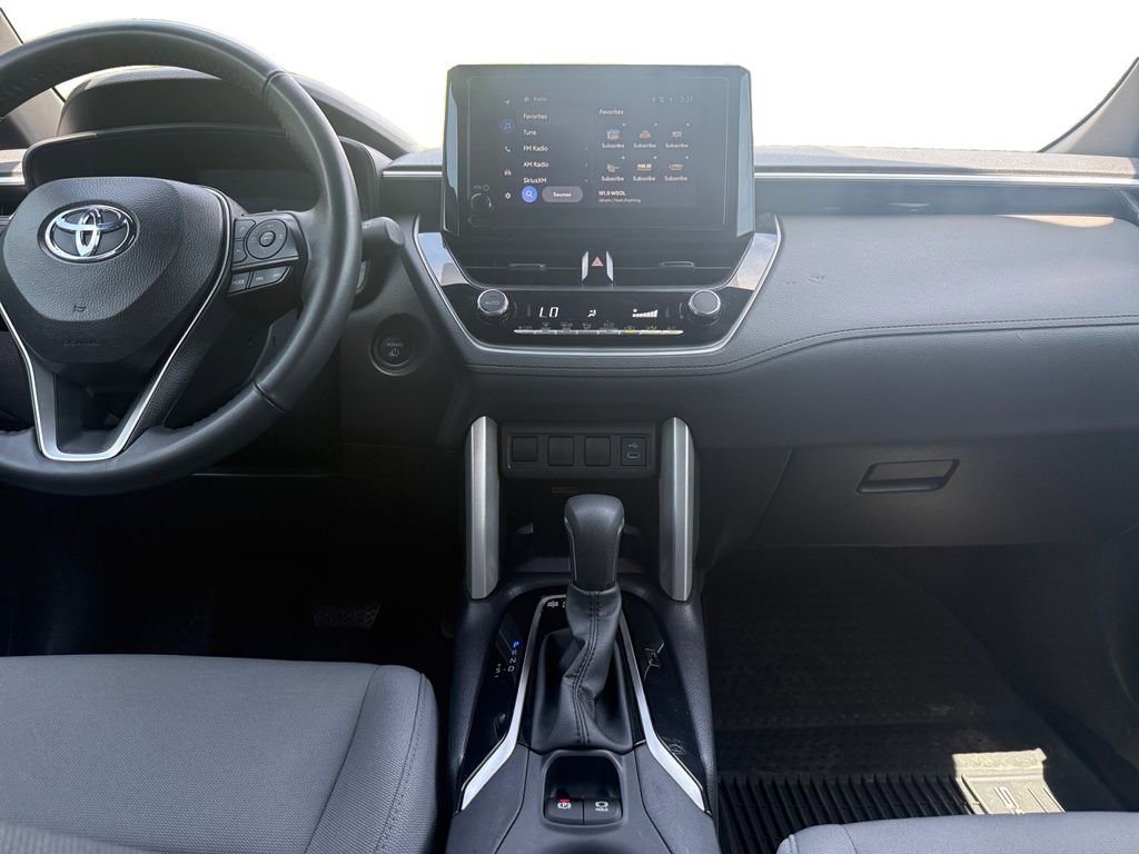 Used 2024 Toyota Corolla Cross SE image 11
