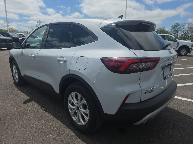 Used 2025 Ford Escape Active AWD/4WD image 10