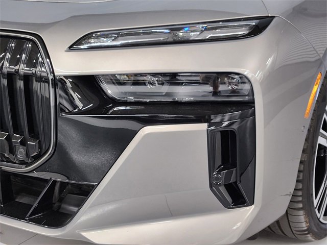 Used 2025 BMW 750e xDrive w/ Executive Package image 12