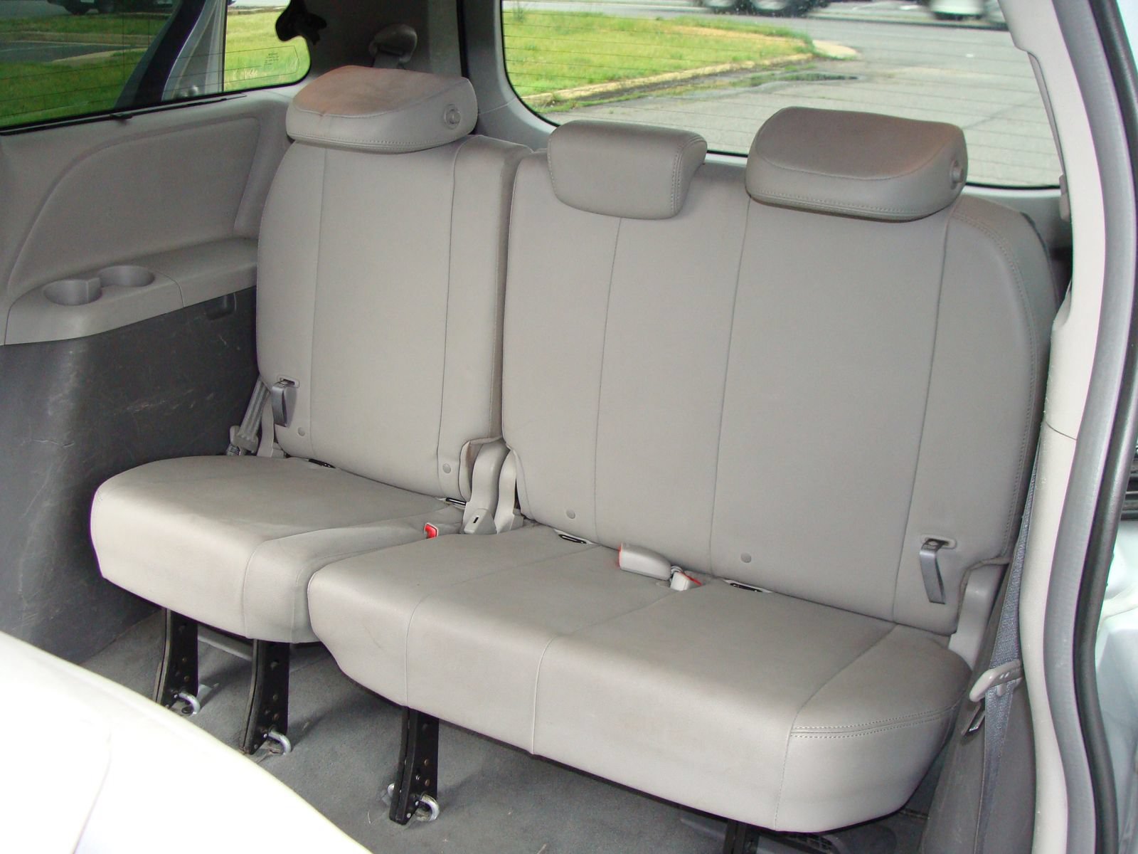 Used 2019 Toyota Sienna XLE w/ XLE Navigation Package FWD image 9