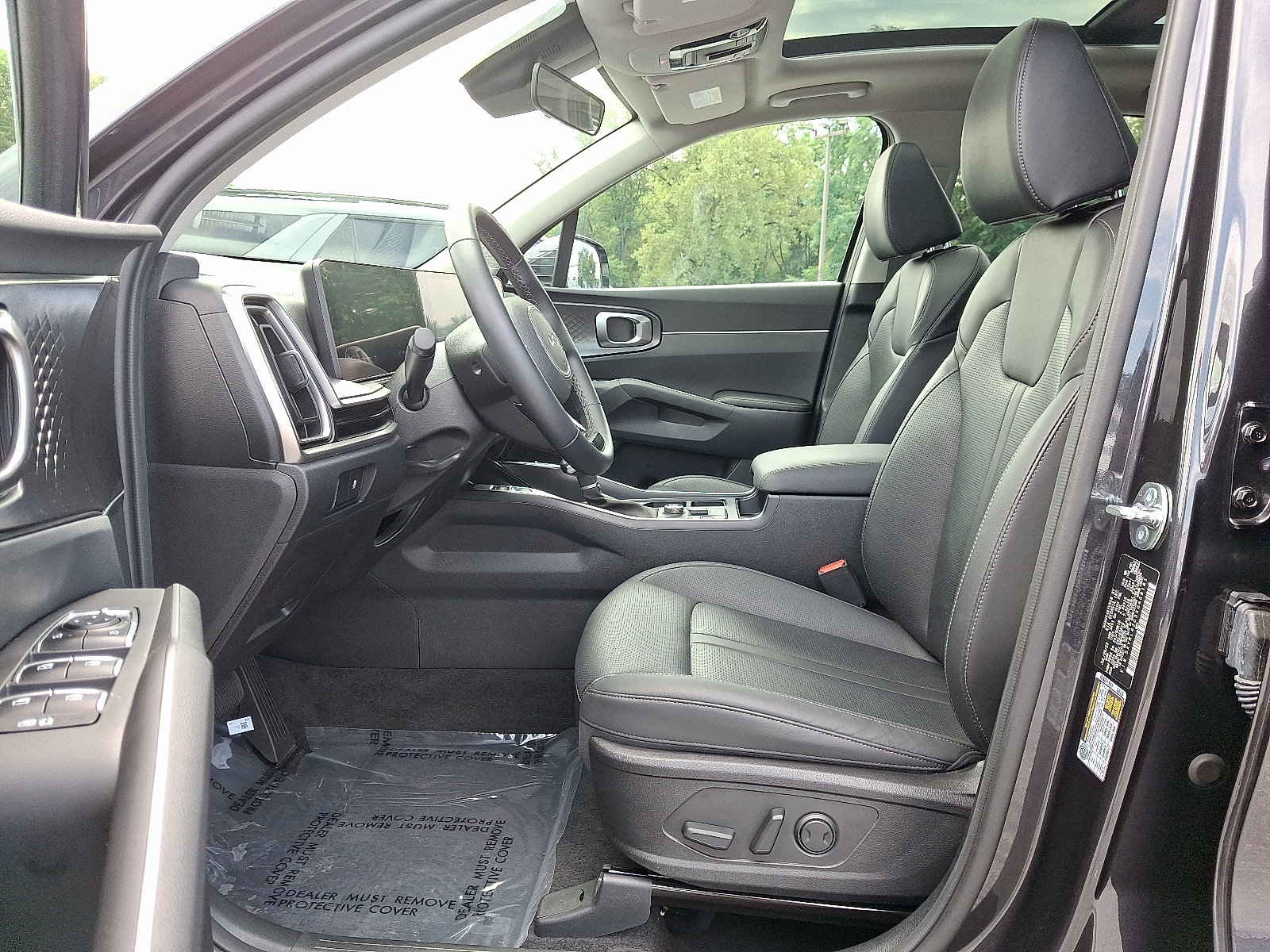 Certified 2025 Kia Sorento S w/ Panoramic Sunroof Package FWD image 13