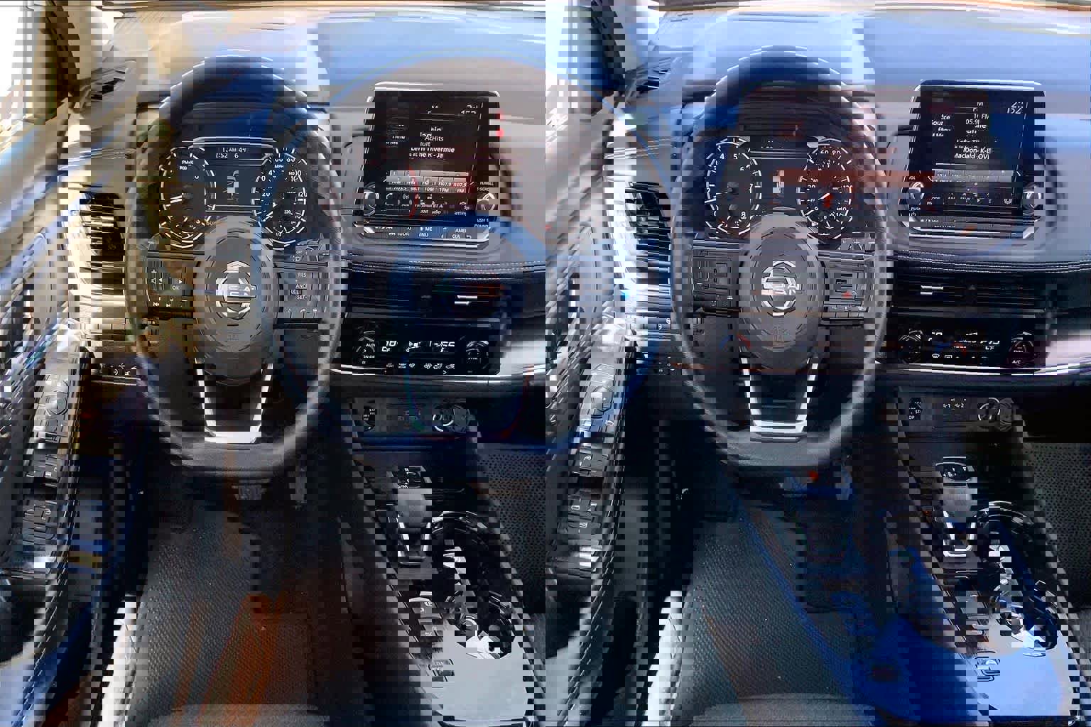 Used 2024 Nissan Rogue SV image 6