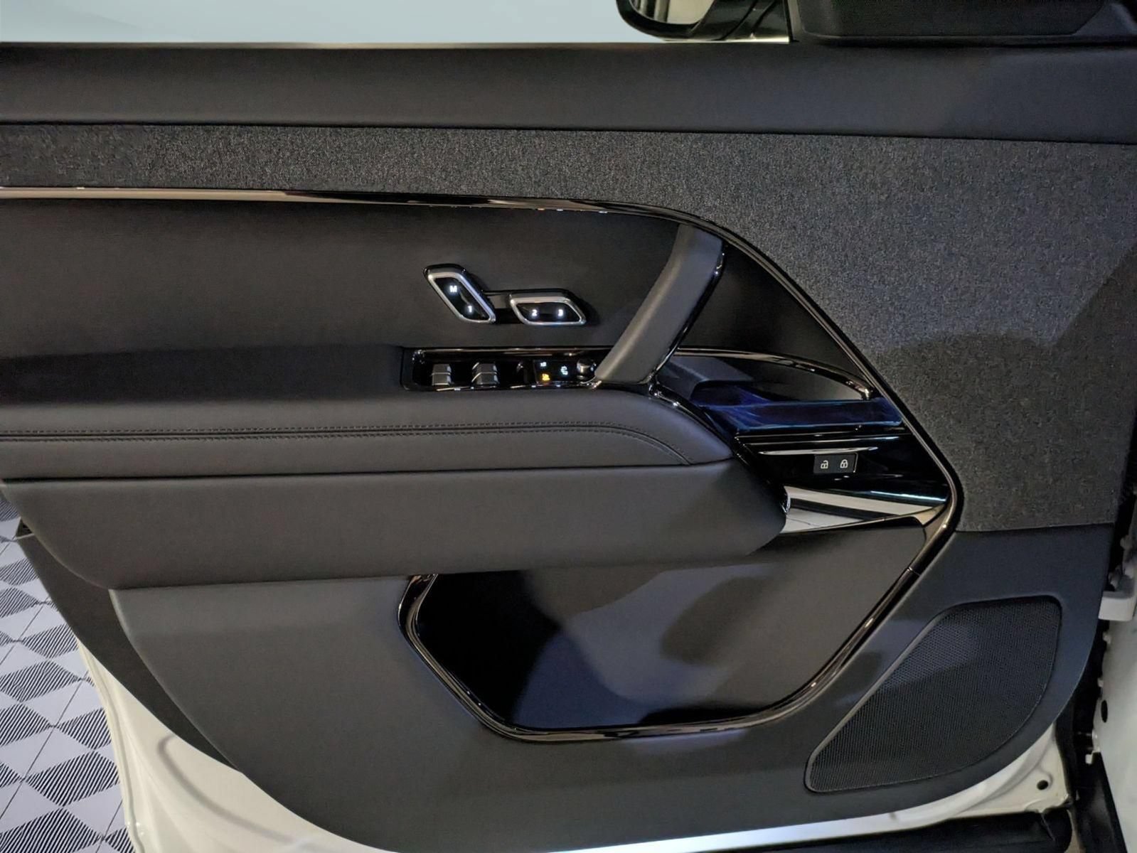 New 2026 Land Rover Range Rover Sport SE AWD/4WD image 11