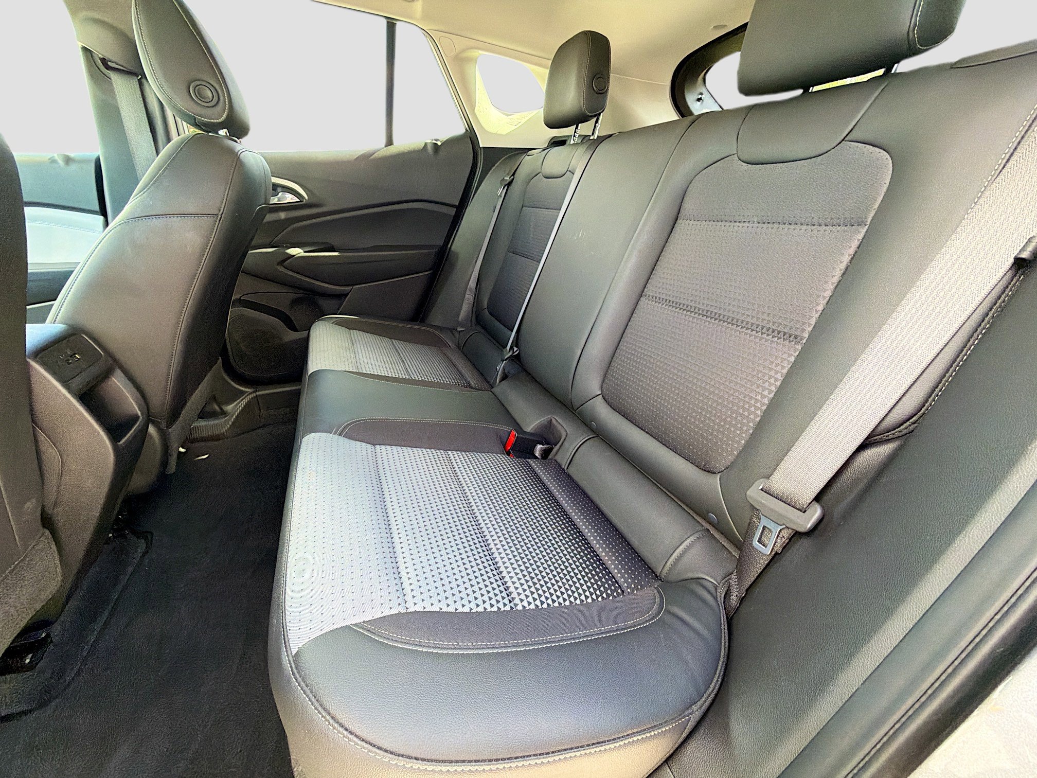 Used 2025 Chevrolet Trax LT w/ LT Convenience Package image 19