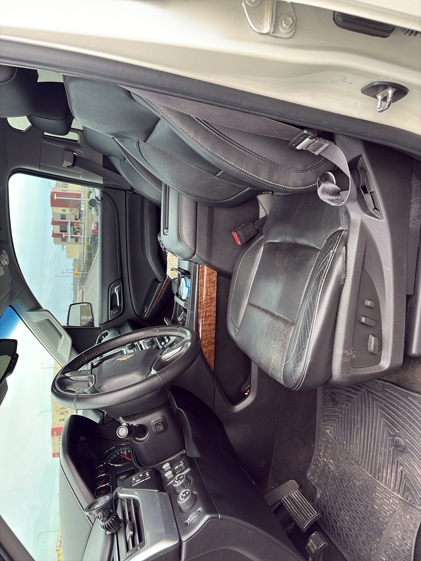 Used 2015 Chevrolet Tahoe LTZ AWD/4WD image 27