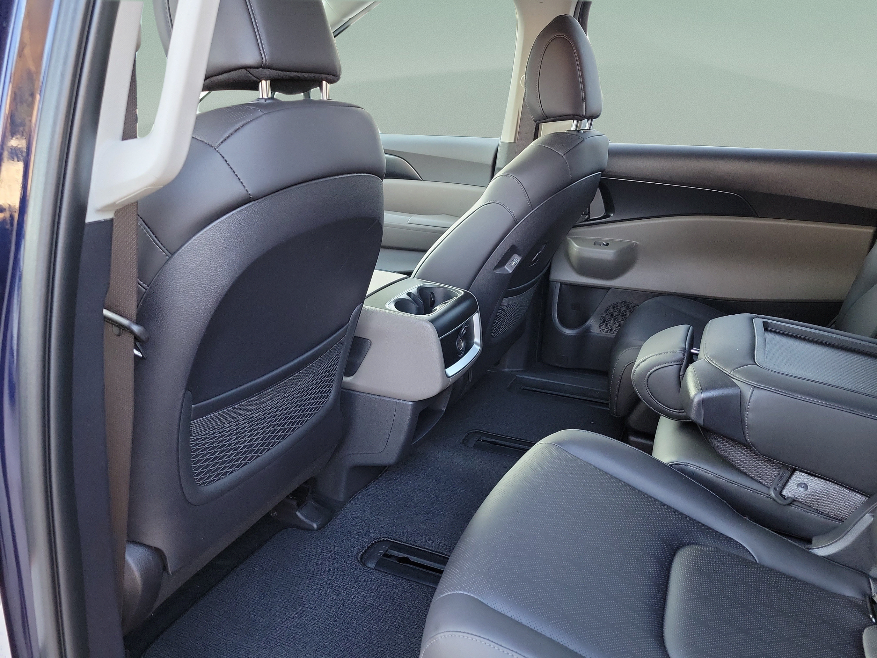 Certified 2026 Kia Carnival FWD image 6