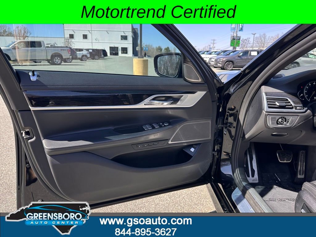 Used 2019 BMW 750i w/ M Sport Package RWD image 15