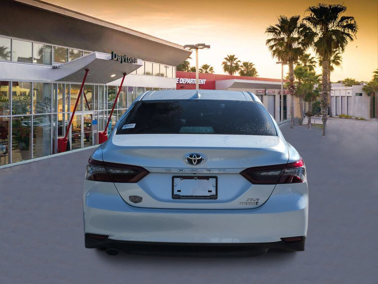 Used 2022 Toyota Camry XLE w/ Navigation Upgrade Package FWD image 4