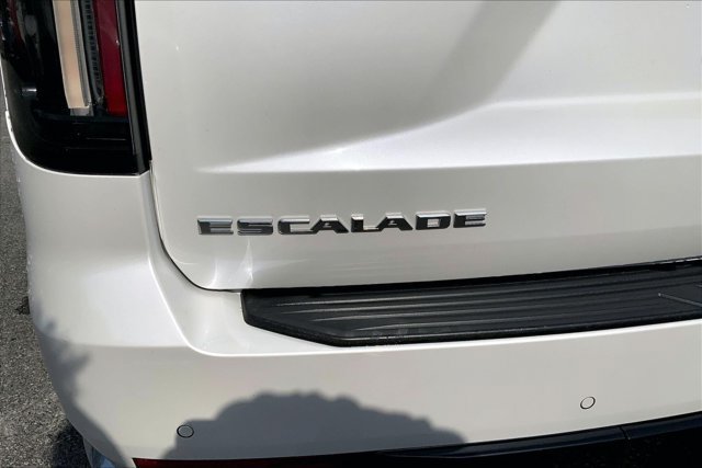Used 2022 Cadillac Escalade Luxury AWD/4WD image 7