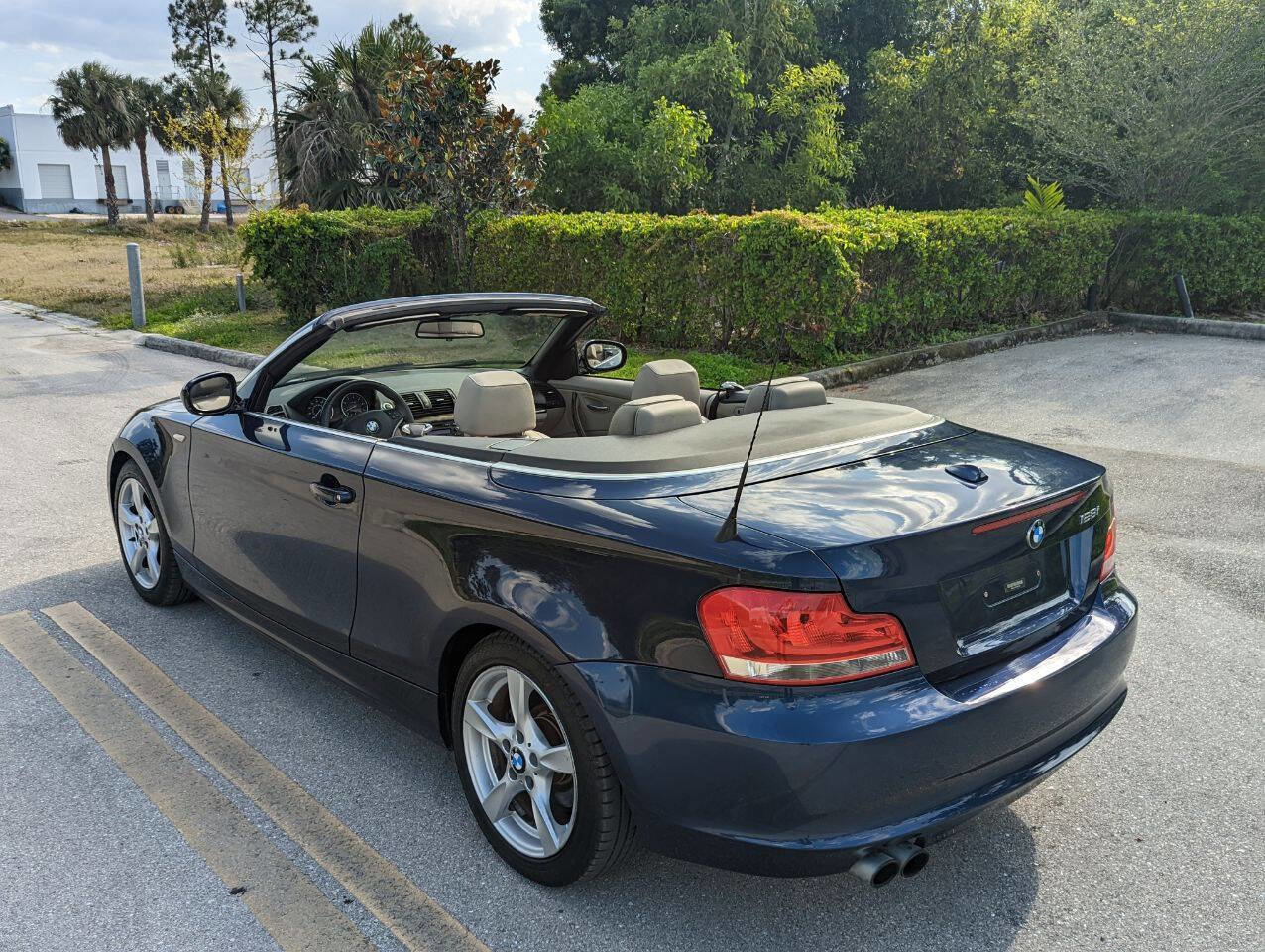 Used 2012 BMW 128i Convertible image 4