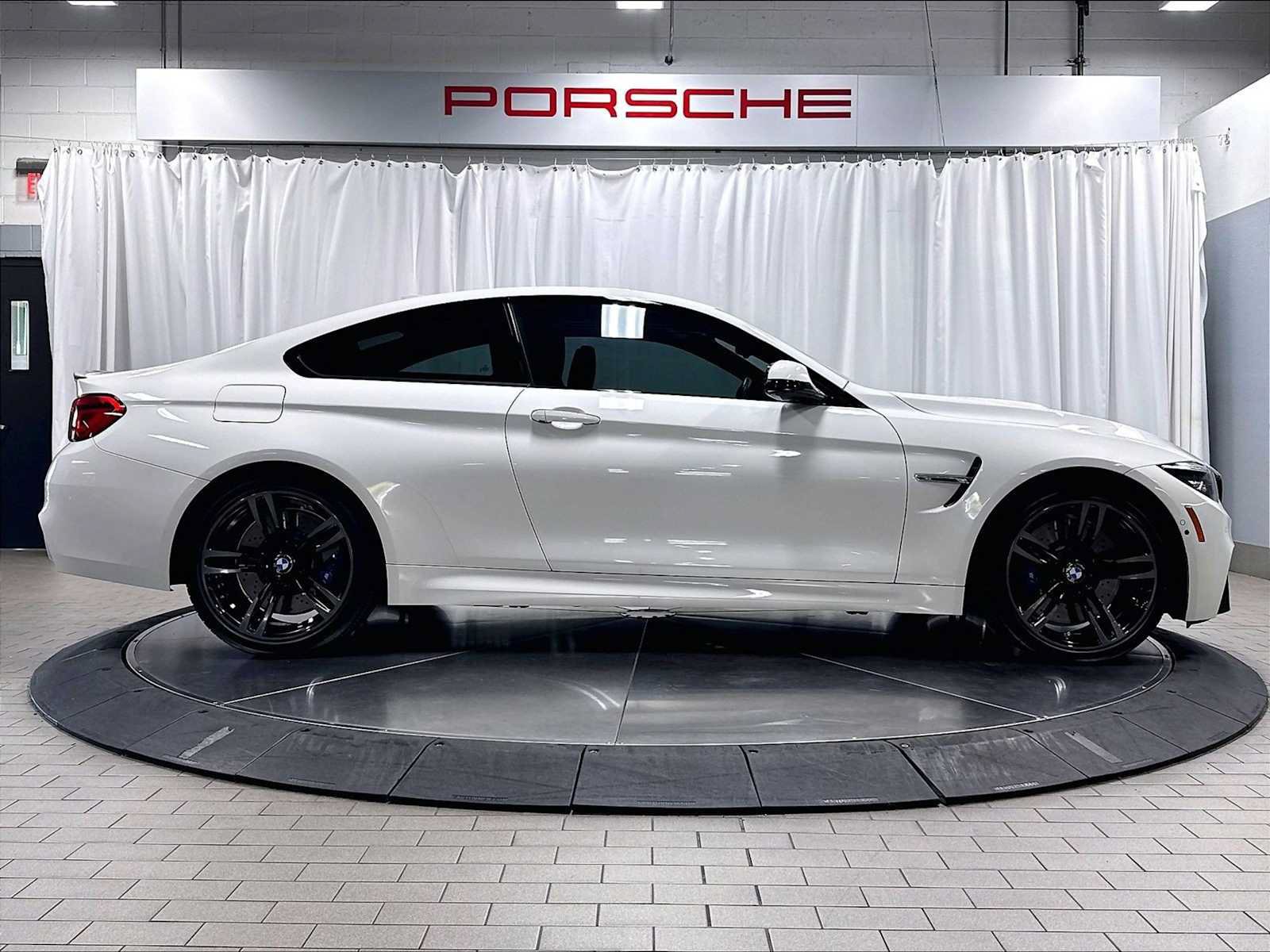 Used 2019 BMW M4 Coupe w/ Executive Package RWD image 10
