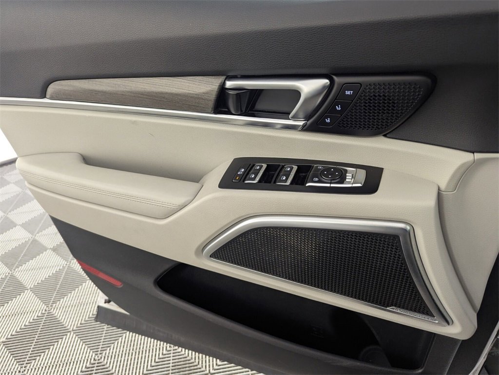 Used 2022 Kia Telluride SX w/ SX Prestige Package image 32