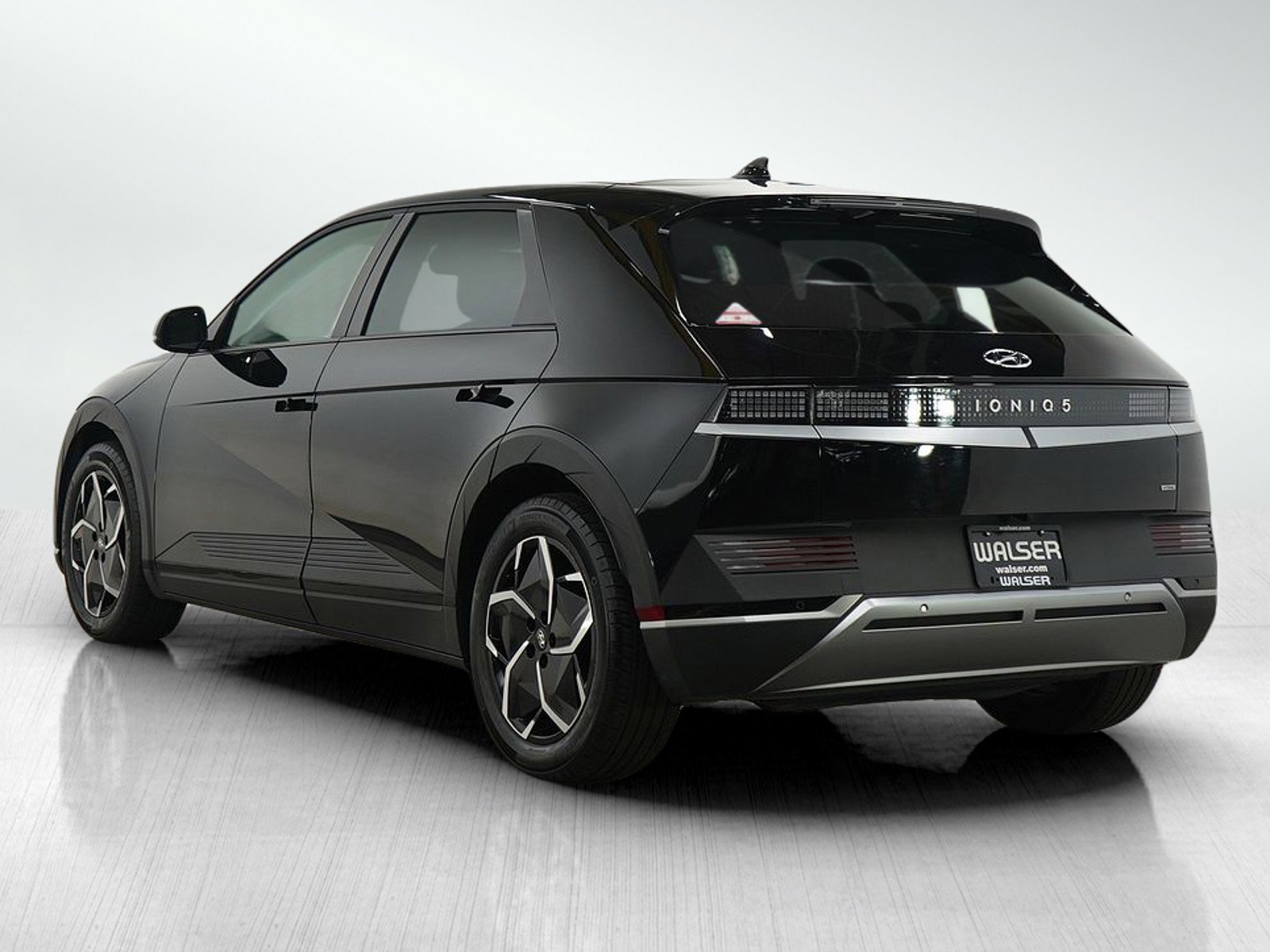 Used 2024 Hyundai Ioniq 5 SEL image 4