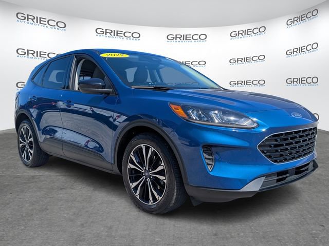 Used 2022 Ford Escape SE w/ SE Sport Appearance Package image 1