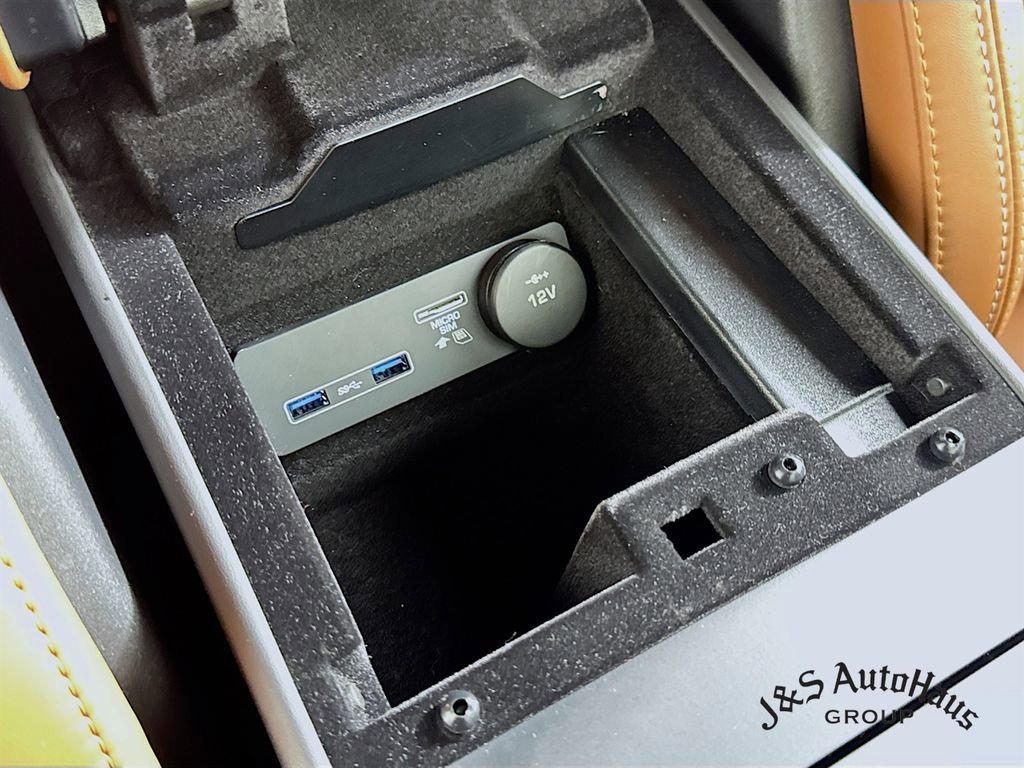 Used 2022 Jaguar F-TYPE R image 31