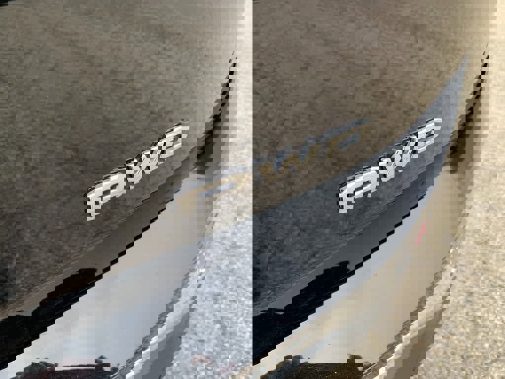 Used 2024 GMC Terrain SLT w/ Infotainment Package II AWD/4WD image 10