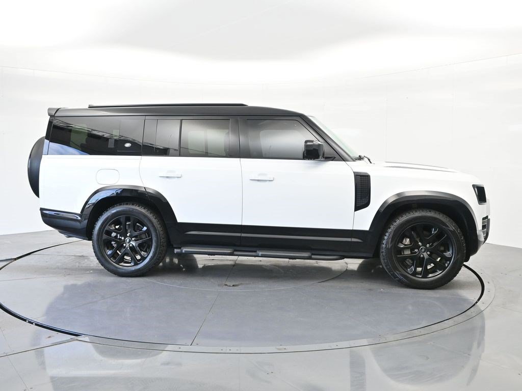 Used 2023 Land Rover Defender 130 X-Dynamic SE AWD/4WD image 4
