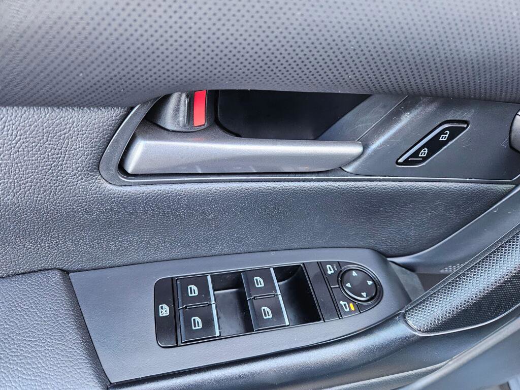 Certified 2025 MAZDA CX-50 2.5 Hybrid w/ Preferred Pkg image 17