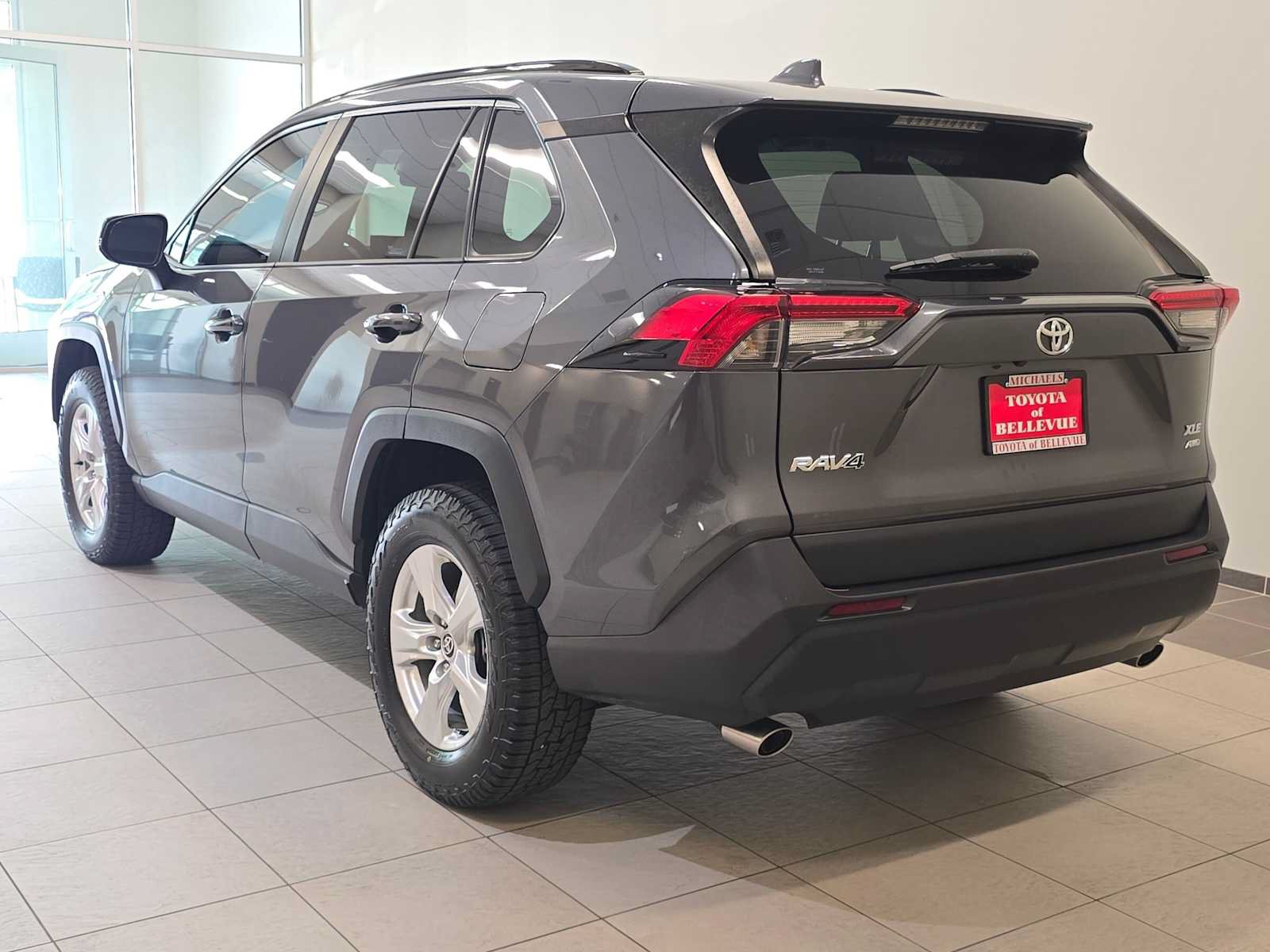 Certified 2021 Toyota RAV4 XLE w/ XLE Grade Weather Package AWD/4WD image 4