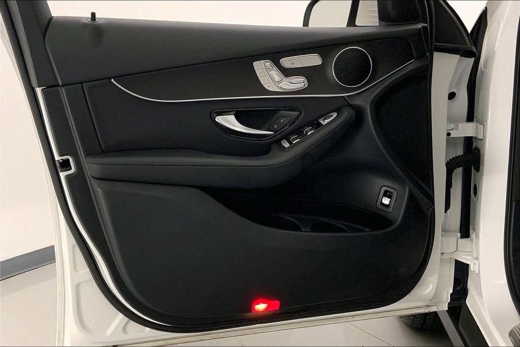 Used 2021 Mercedes-Benz GLC 300 4MATIC image 24