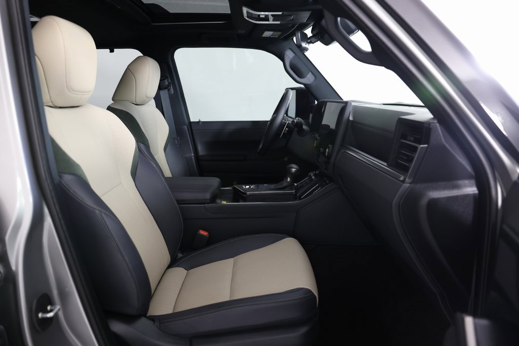 Used 2025 Lexus GX 550 image 11