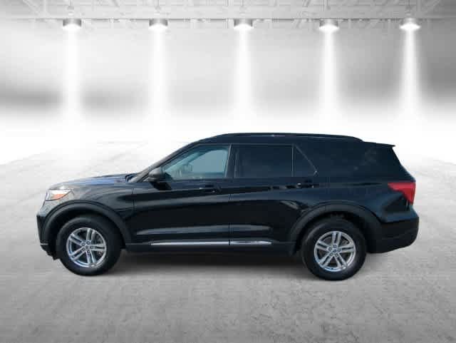 Used 2023 Ford Explorer XLT AWD/4WD image 5