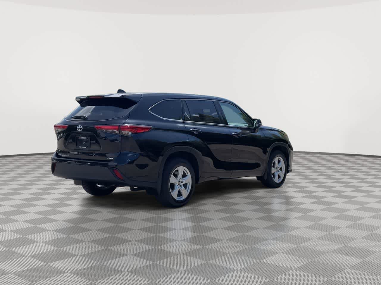 Used 2021 Toyota Highlander L AWD/4WD image 8