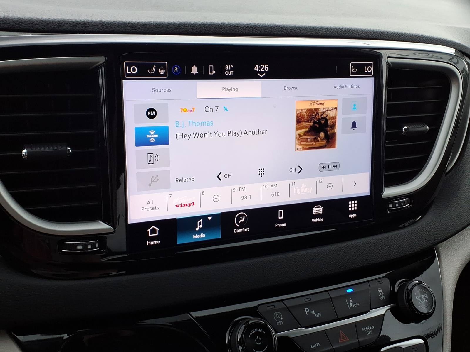 Used 2024 Chrysler Pacifica Touring-L FWD image 19