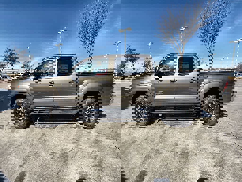 Used 2013 Toyota Tacoma PreRunner w/ SR5 Pkg image 3