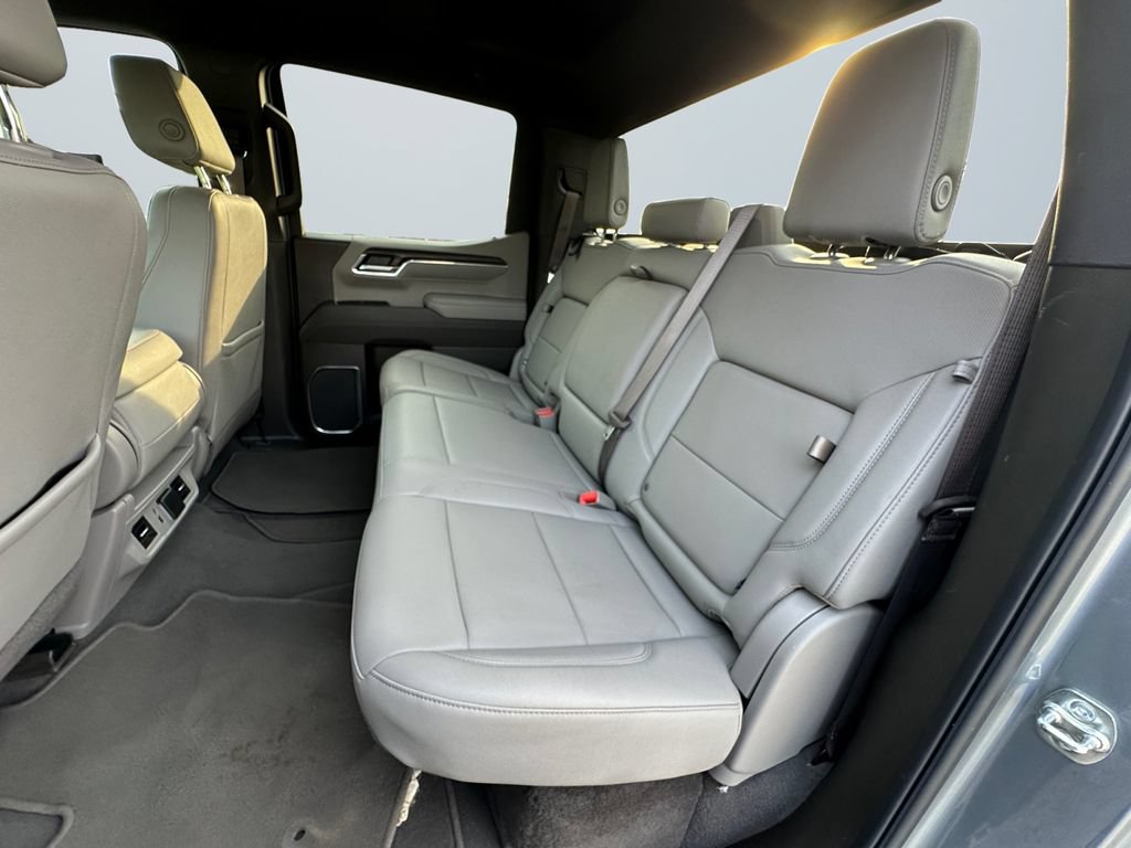Used 2025 GMC Sierra 1500 SLT AWD/4WD image 13