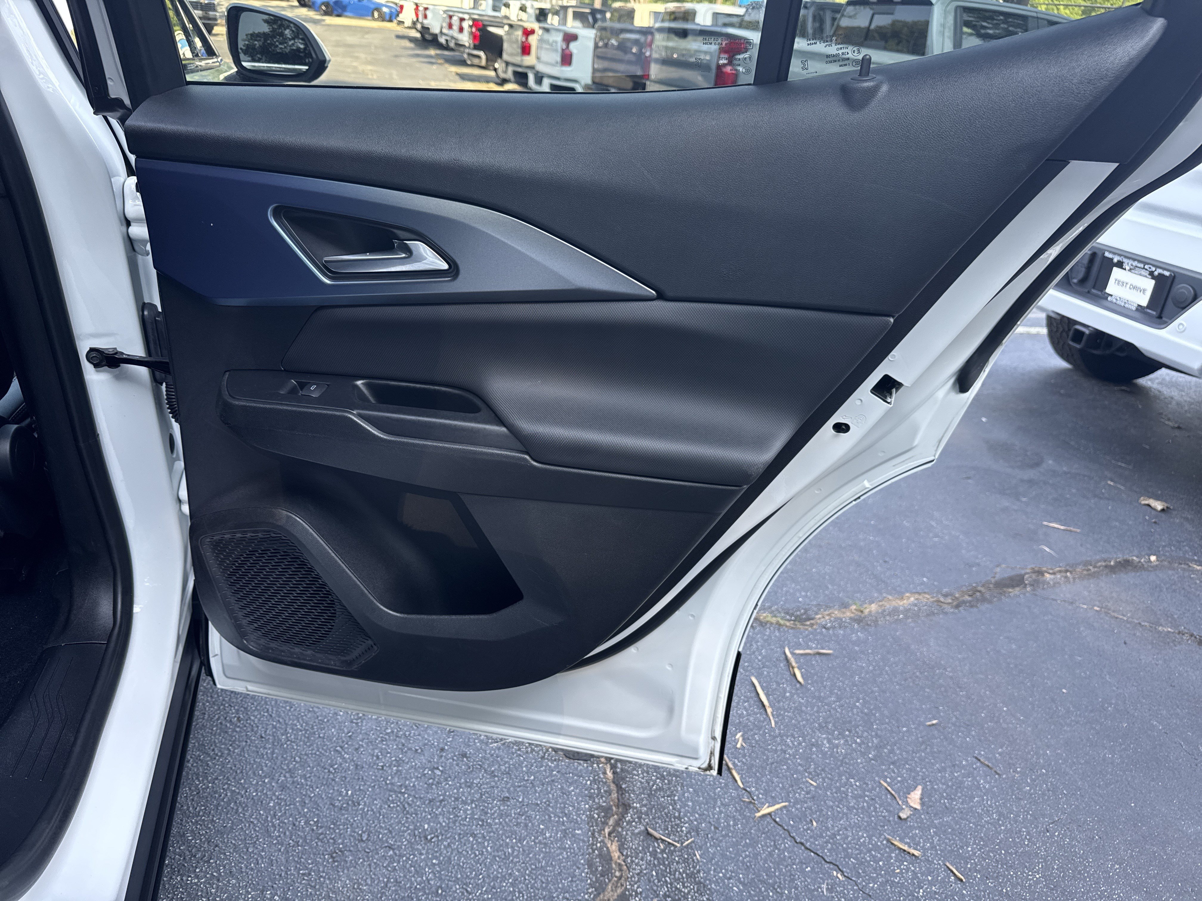 Certified 2024 Chevrolet Equinox EV LT FWD image 16