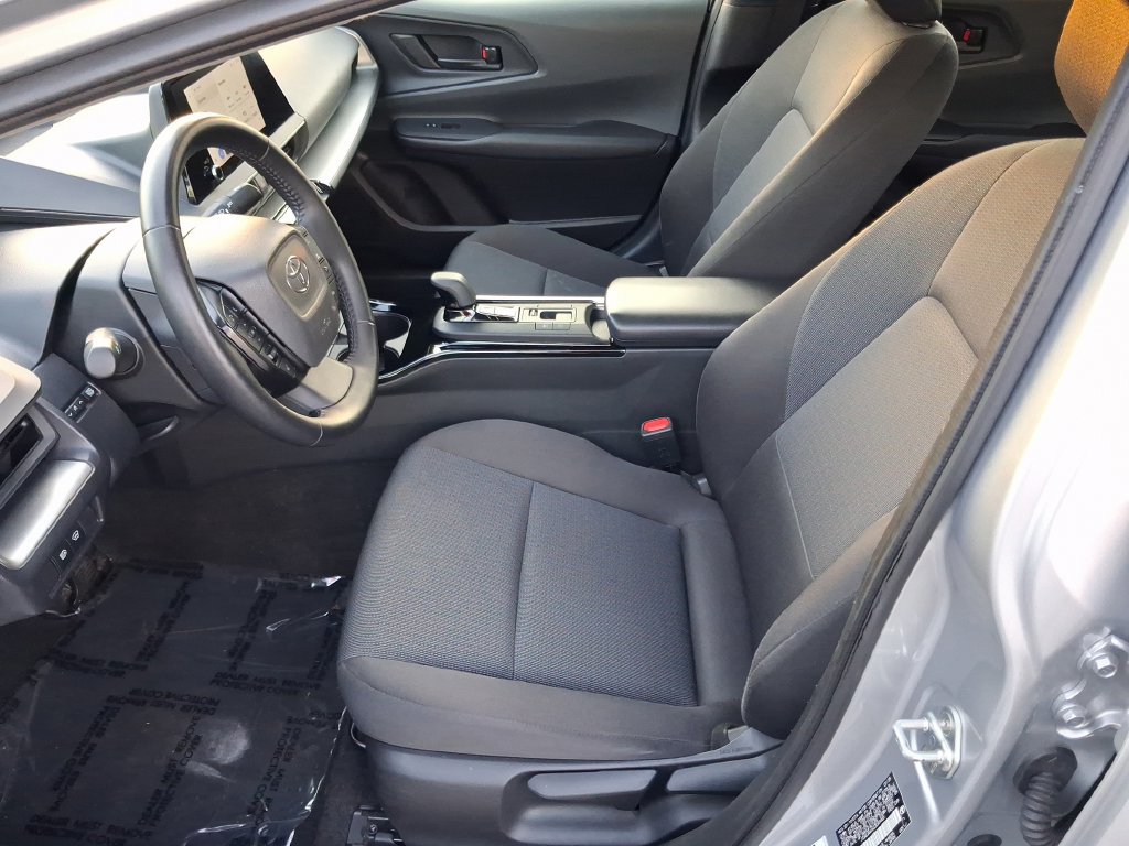 Used 2025 Toyota Prius LE FWD image 17