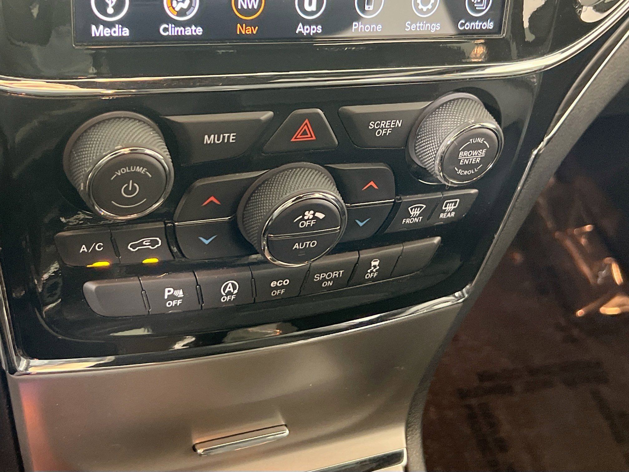 Used 2021 Jeep Grand Cherokee Limited image 15